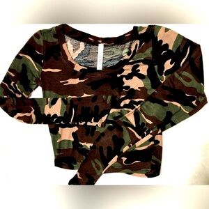 LE3NO Camouflage Crop Top NWOT